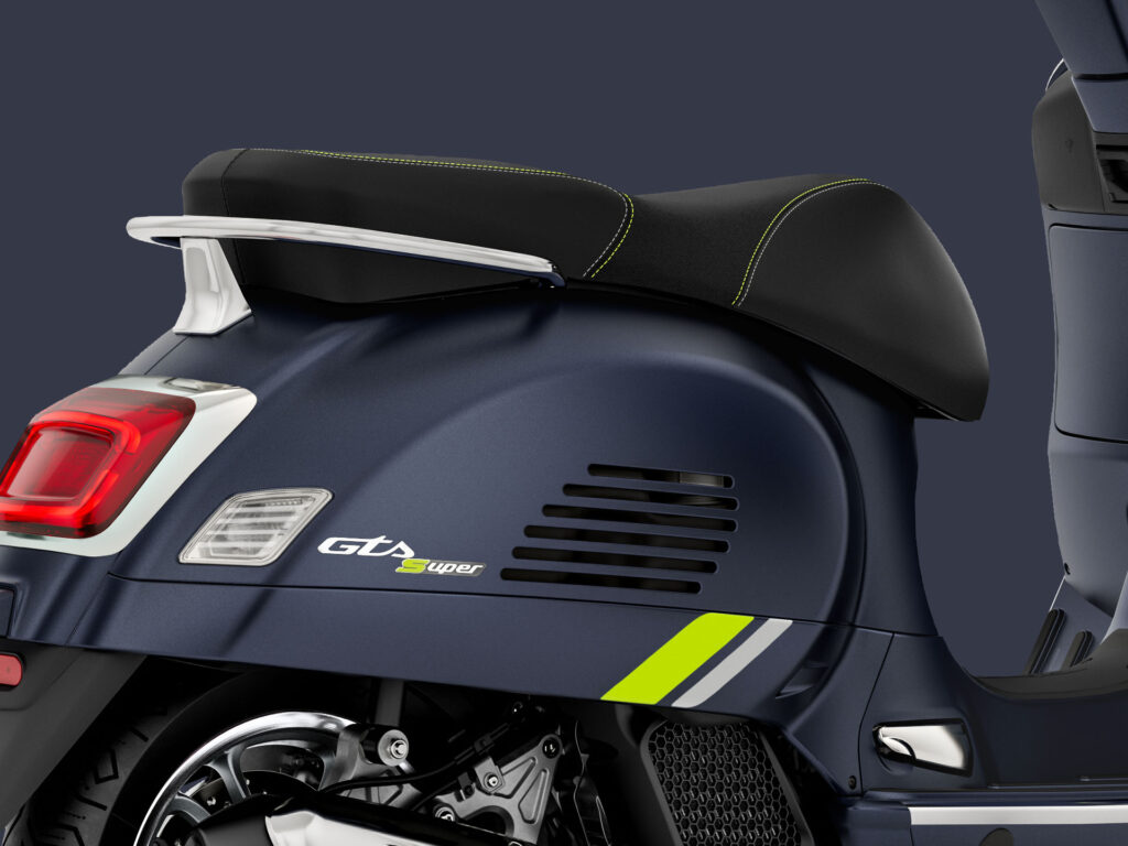 Vespa_Facelift_GTS_SUPER_TECH_125_Wall-img_1920x1440_Sella_1+1