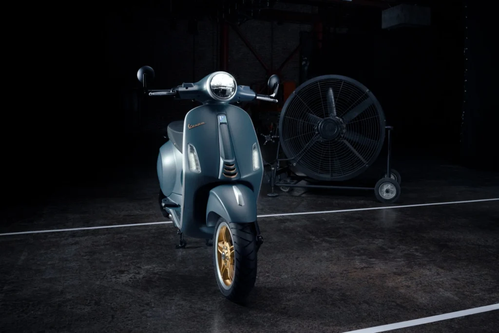 Vespa_Officina08_wall-image_1920x1280_1