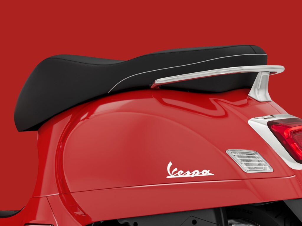Vespa_wall-image_1920x1440_3